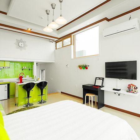 Sea & Pine Pension Namhae Exterior foto